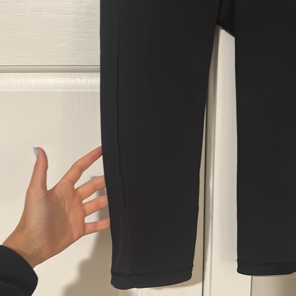 size 4 lulu capris - Picture 2 of 3